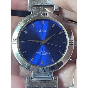 Vintage Gucci 3000.2.M Mens Watch - Blue Sunburst Dial - RUNNING - Silver Tone